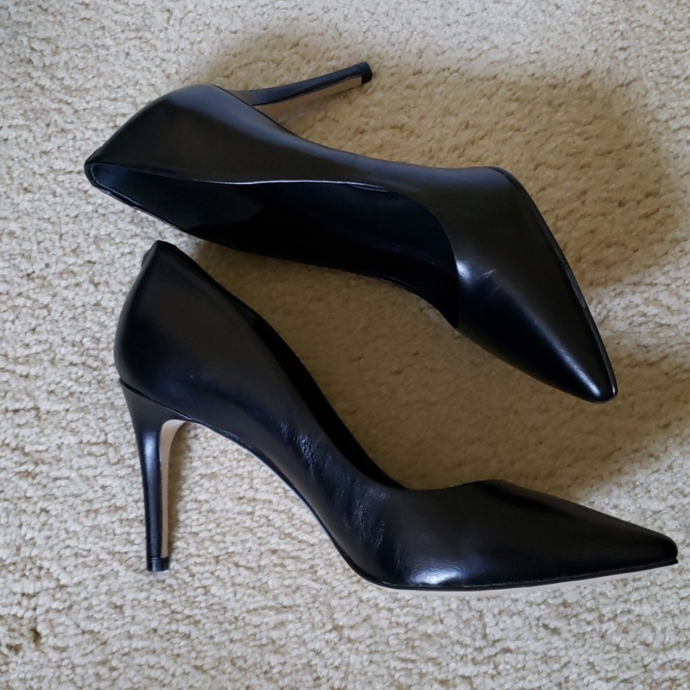 Classic Guess heels - Picture 3 of 5